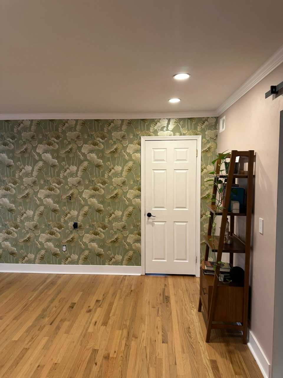 Chicago Wallpaper Perfection - Residential wallpaper installation in home